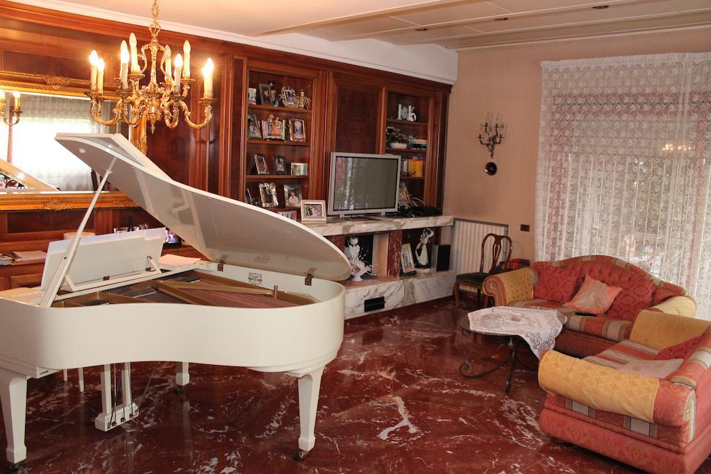 Bed and Breakfast La Casa Della Musica Ciampino Zimmer foto