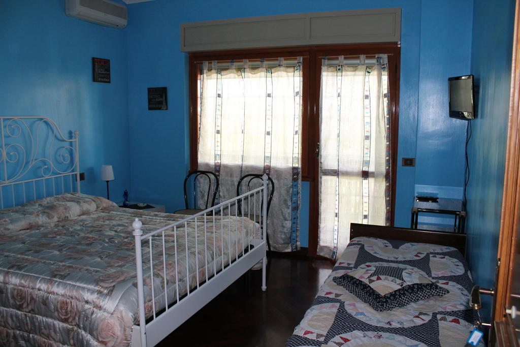 Bed and Breakfast La Casa Della Musica Ciampino Zimmer foto
